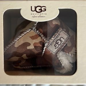 Ugg Camo Infant boots sz Small. EUC